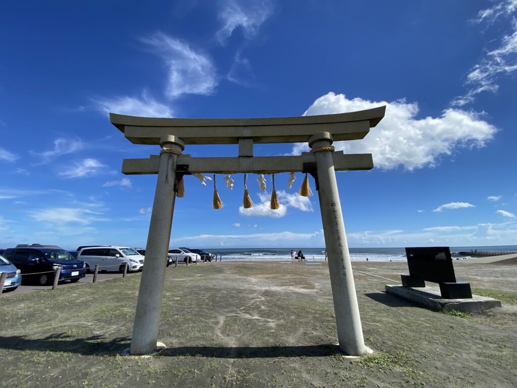 釣ヶ崎海岸の鳥居