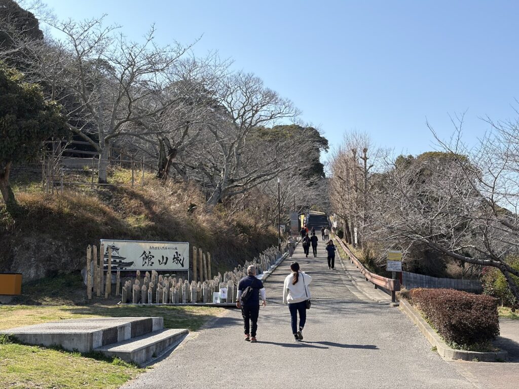 館山城の入り口